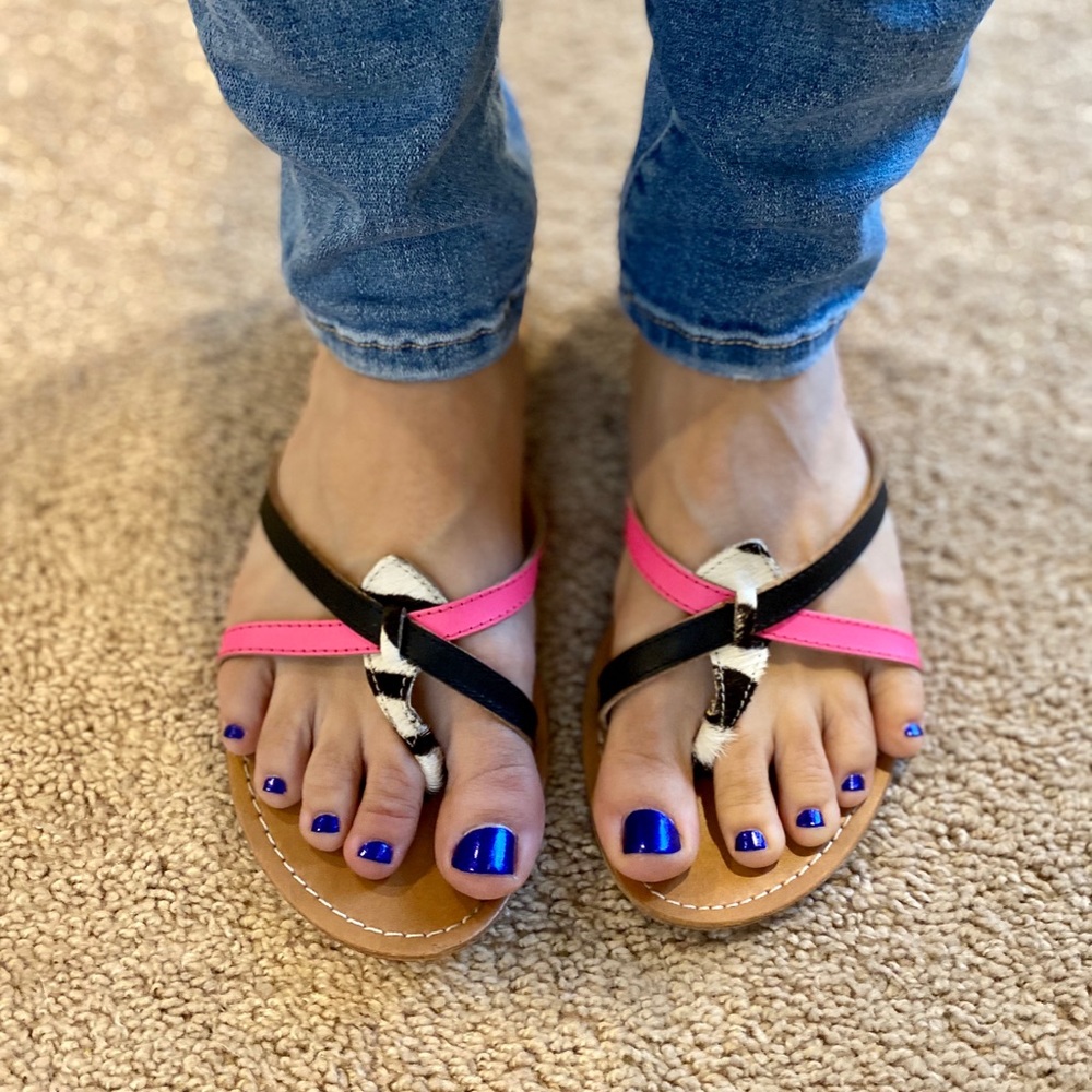 Super cute Nine West flip flops
